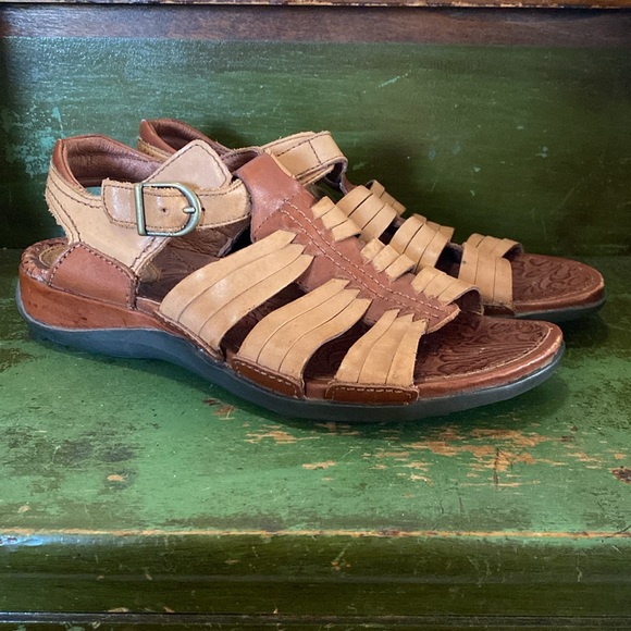 Ariat sandals- cute, like new! Women’s US- Size- 8.5. - Picture 4 of 13